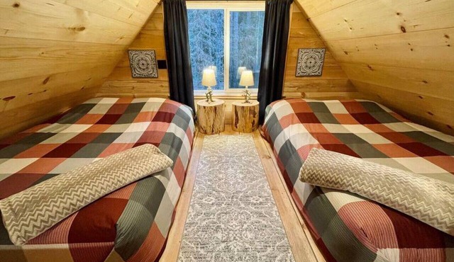Wind Down Log Cabin in the Woods with Cozy Woodstove & Shared Sauna