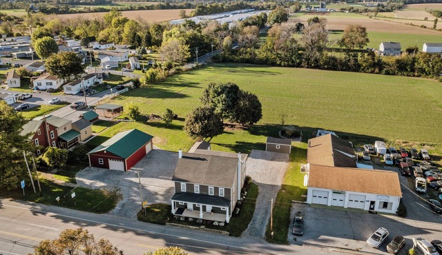 Windmill Abode - Modern 3BR Getaway w/Fire Pit in Lebanon