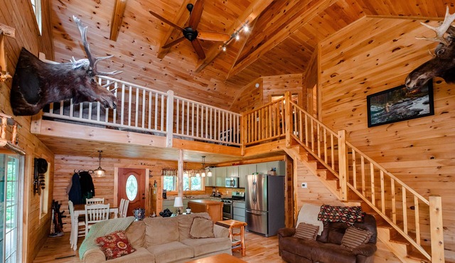 “Wooded Bliss” 💕Cabin in Bingham Maine!