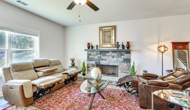 Work, Explore & Relax: Modern Townhome in Lula! in Lula
