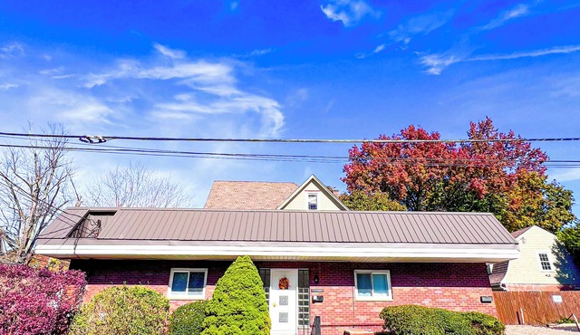 Work. Wander. Welcome. Furnished 30+ Night Stay in the Heart of Downtown Butler