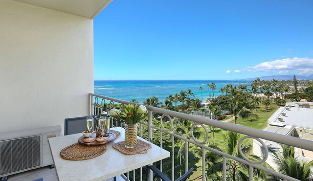 Wow! Ocean View Studio at Waikiki Shore, Just Steps to Waikiki Beach!