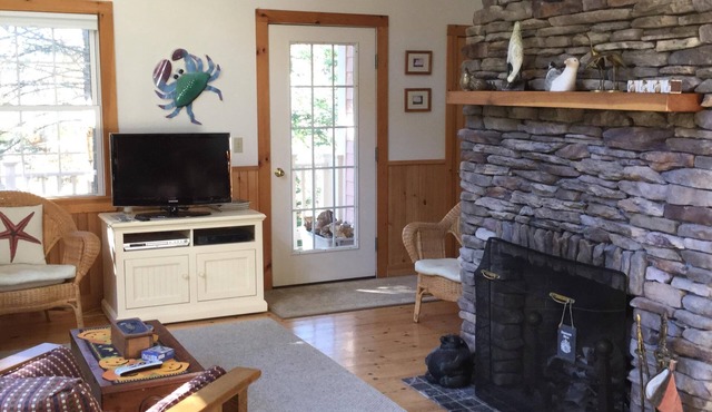 Year Round Charming & Cozy Cottage at Ocean Point