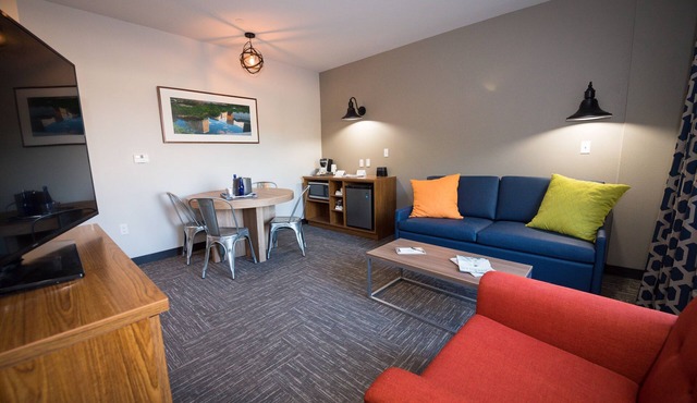 Your Home Away From Home! 2 Onsite Swimming Pools and Arcade, Free Parking