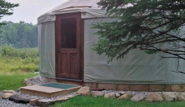 Yurt - Red Arrow, rustic yurt in the Adirondacks Gore Mt. 15 mins