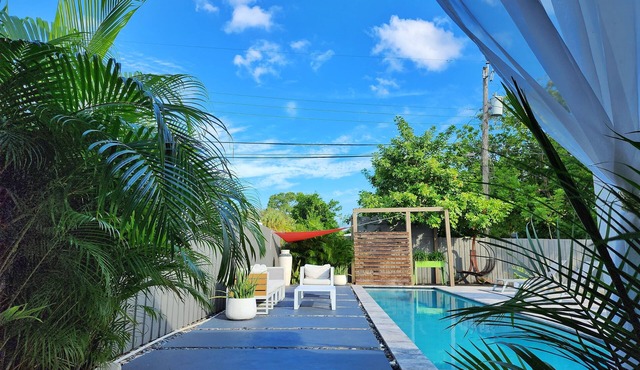 Zen backyard w/heated pool close to the Beach/Las Olas and Wilton Manors