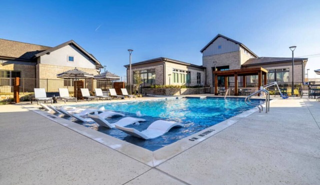 Zen-style 1BR Retreat In A+ Location w/Gym & Pool