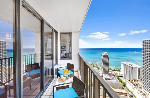 36Fl with Ocean View, Mins to Waikiki Beach, Parking