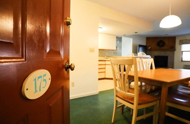 Deer Park Vacation Condo close to Recreation Center with Indoor Pool