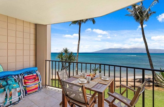 Remodeled Maui OceanFront 2BD w Ocean Views Valley Isle 208