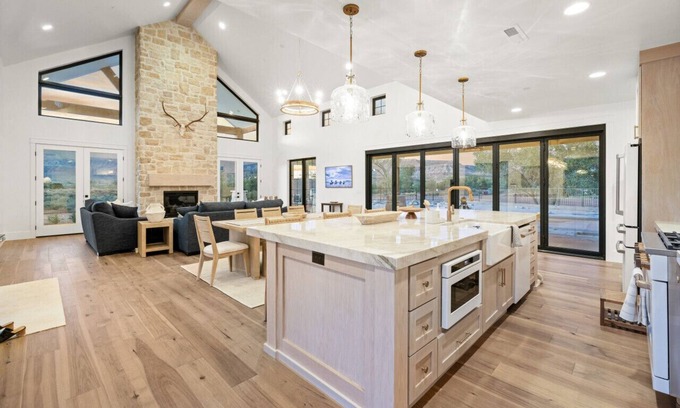 Virgin Apartment | Zion Riverfront Farmhouse