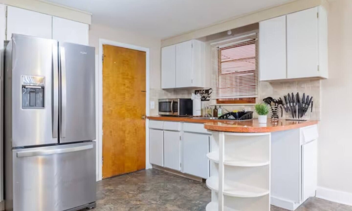 Cheektowaga House | Welcome to our spacious 3-bedroom, 1-bathroom Single Family home in Buffalo, NY