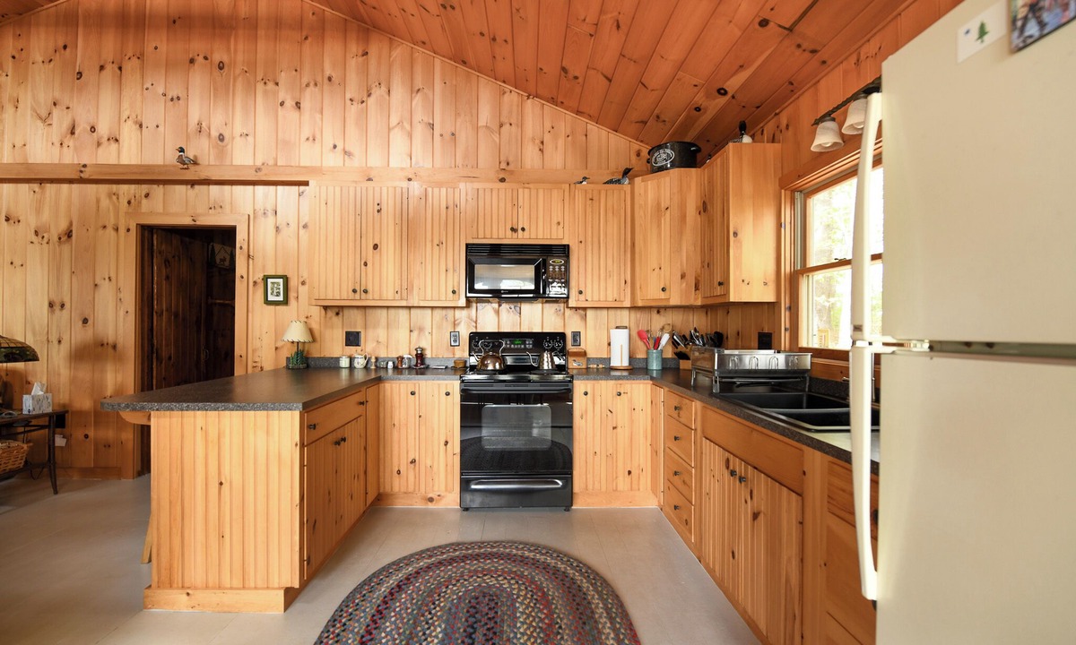 Oxford Cottage | New for 2024! Traditional Maine cottage on Beautiful Thompson Lake