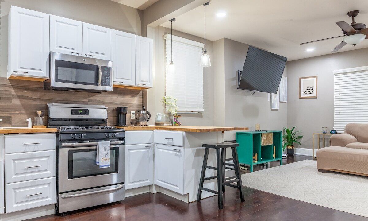 Front Park Apartment | Buffalo - Alicia 1BDR