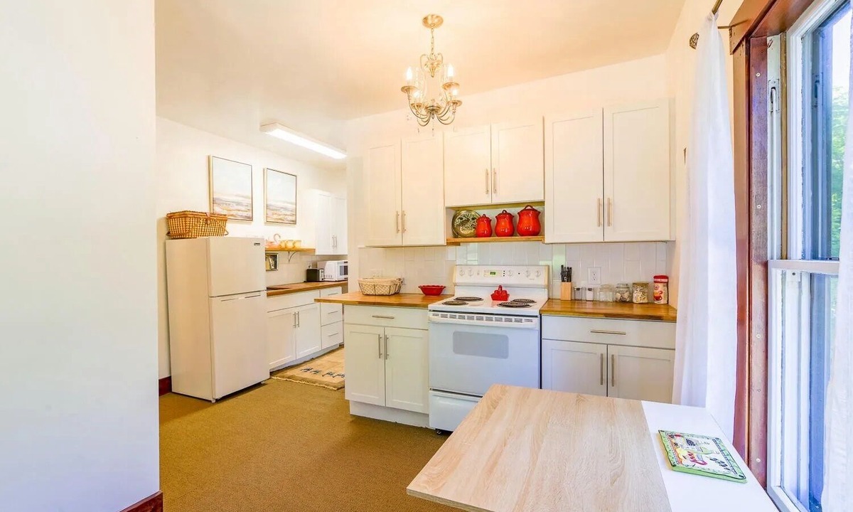 Friendship Apartment | Beautiful restored sunny Historic home in a quintessential Maine fishing village