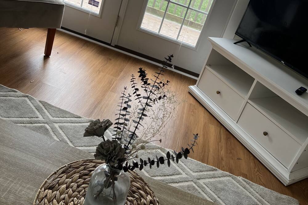 North East Apartment | Vines and Lines. Entire Guest Suite in PA Wine Country.