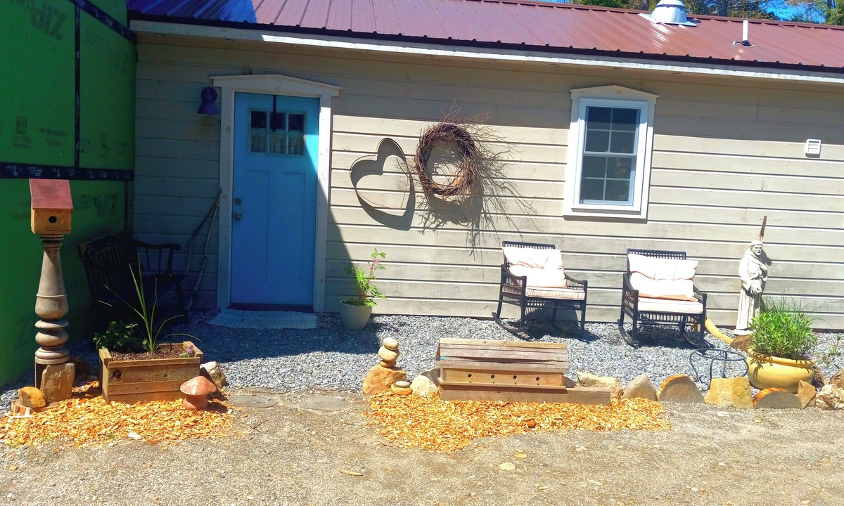Bristol Cabin | Peaceful Herbal Homestead Cabin Retreat in Bristol, Maine
