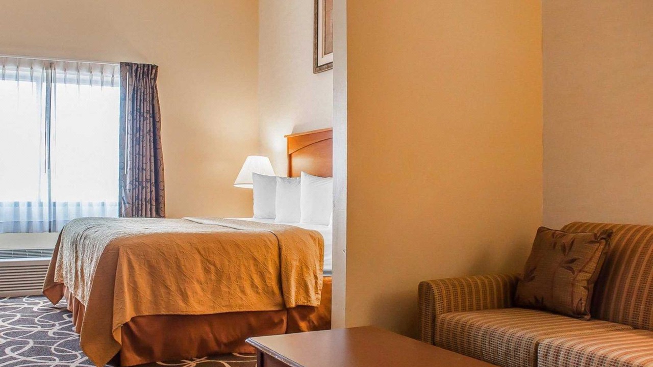 Photo of Livingroom in Downtown Niagara Falls