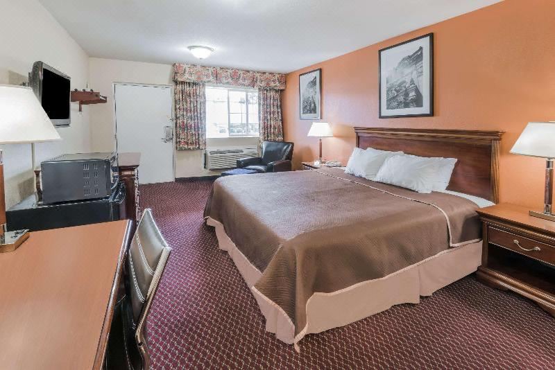 Photo of Bedroom in Grove City