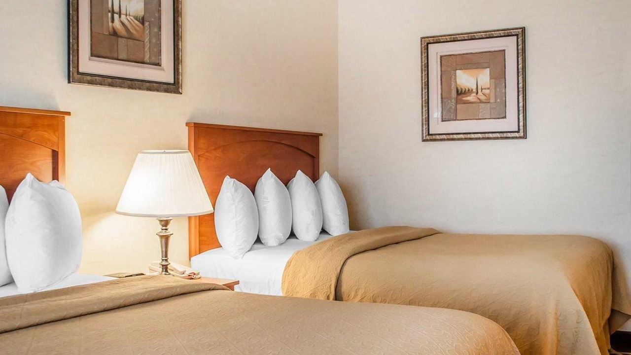 Photo of Bedroom in Downtown Niagara Falls