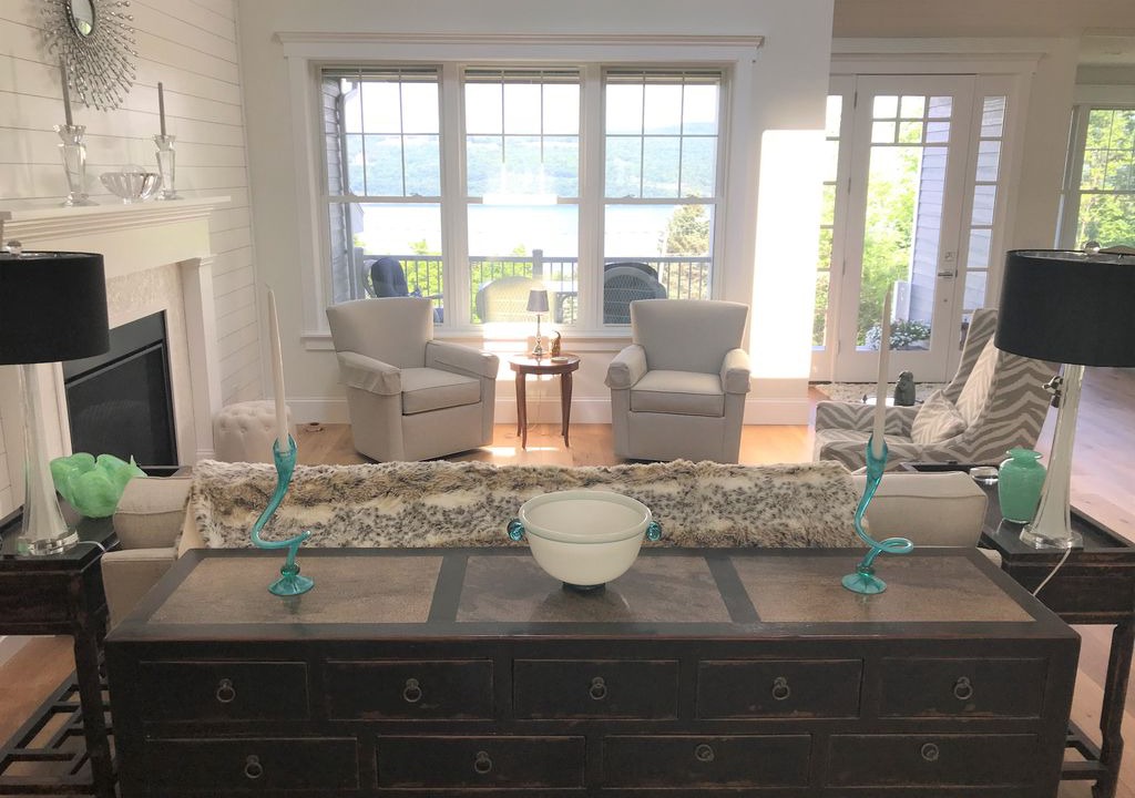 Photo of Livingroom in Town of Reading