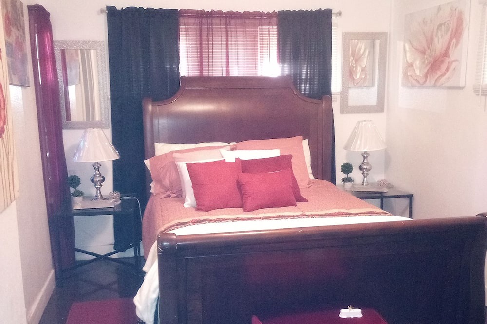 Photo of Bedroom in Highland Historic District