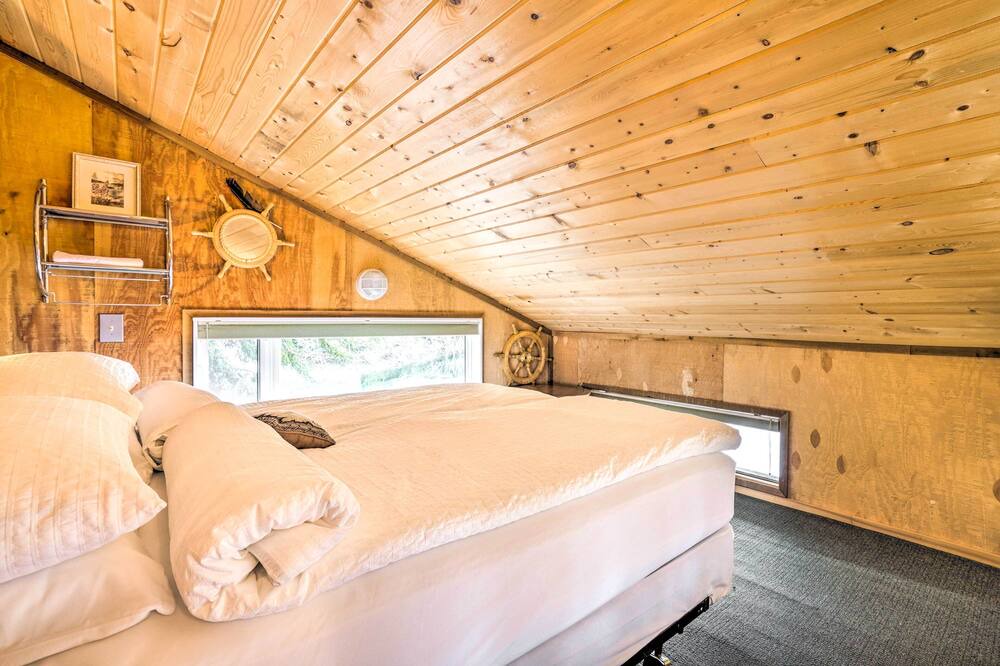 Photo of Bedroom in Seldovia