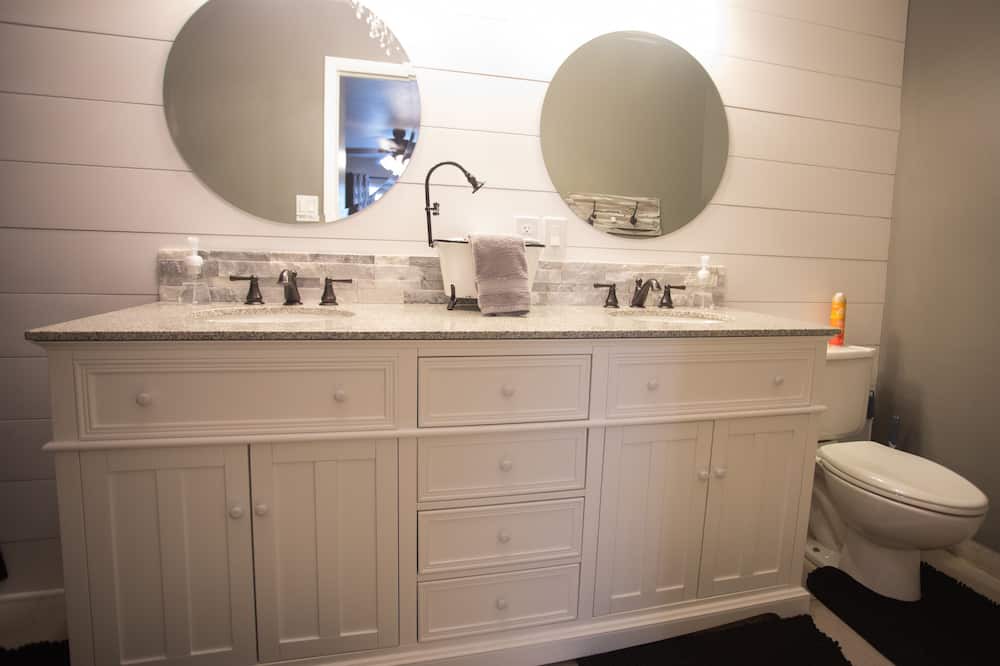 Photo of Bathroom in Chouteau