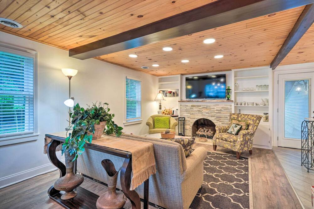 Photo of Livingroom in Jamestown West