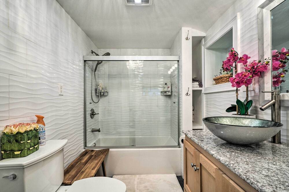 Photo of Bathroom in Jamestown West