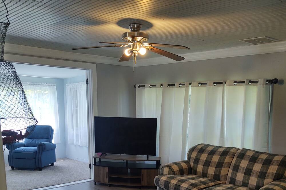 Photo of Livingroom in Perry