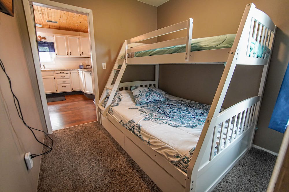 Photo of Bedroom in Lake Erie Beach
