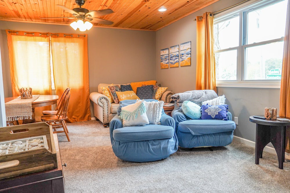 Photo of Livingroom in Lake Erie Beach