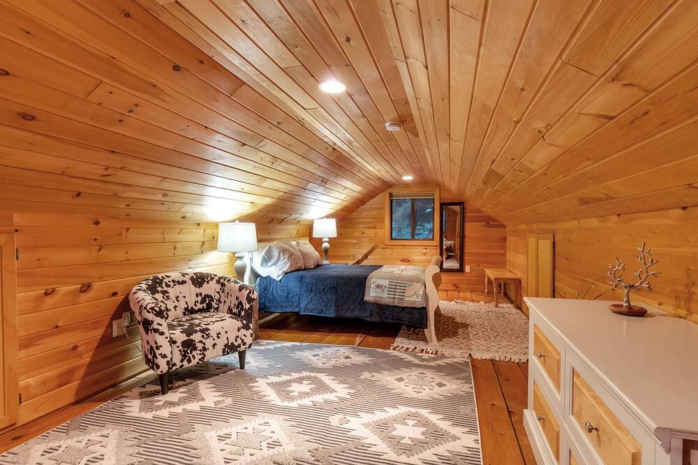 Photo of Bedroom in Ellicottville