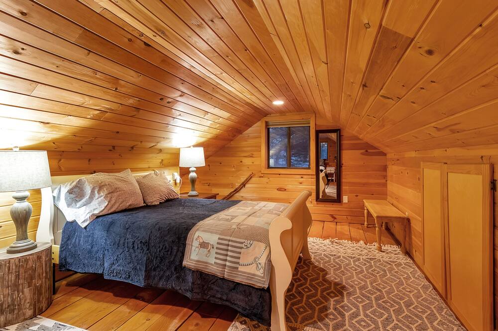 Photo of Bedroom in Ellicottville