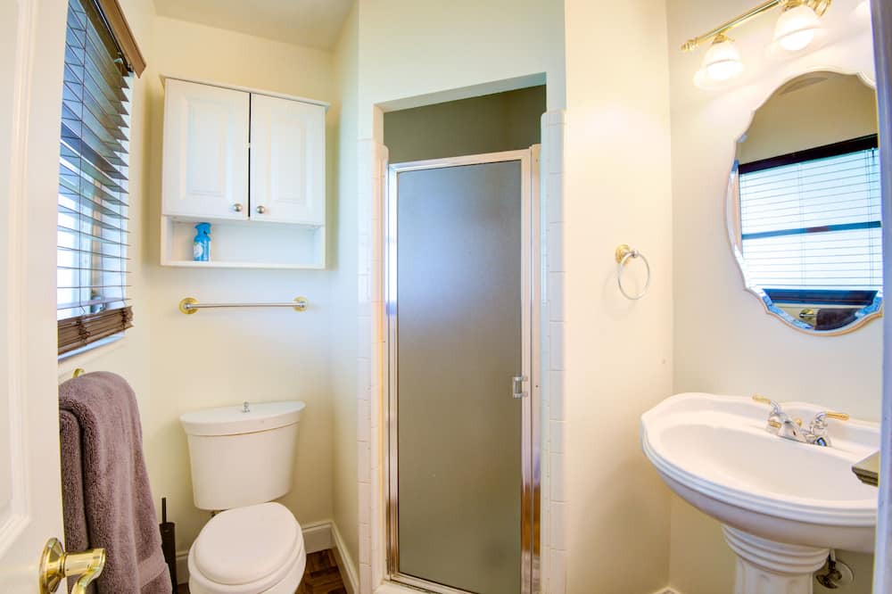 Photo of Bathroom in Park East