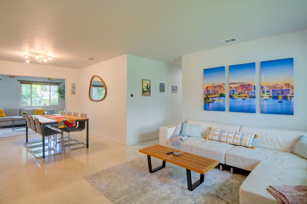Photo of Livingroom in Park East