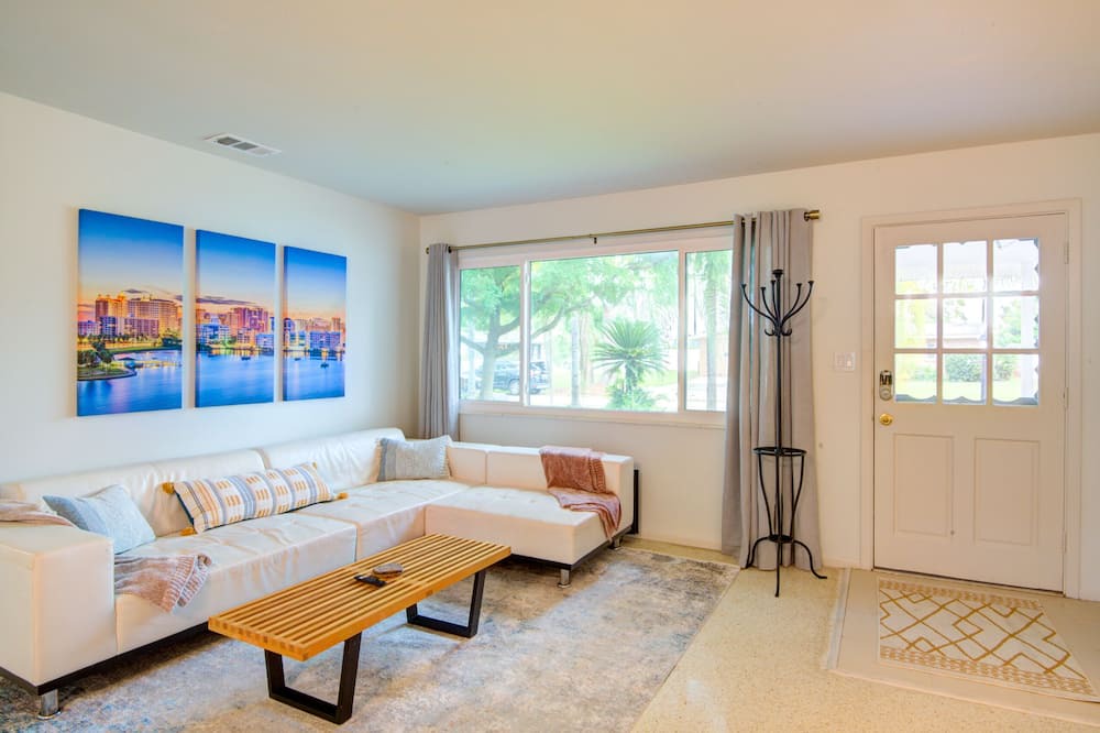 Photo of Livingroom in Park East