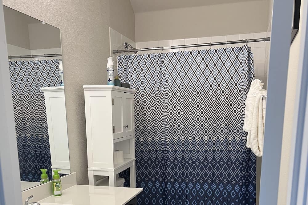 Photo of Bathroom in Royse City