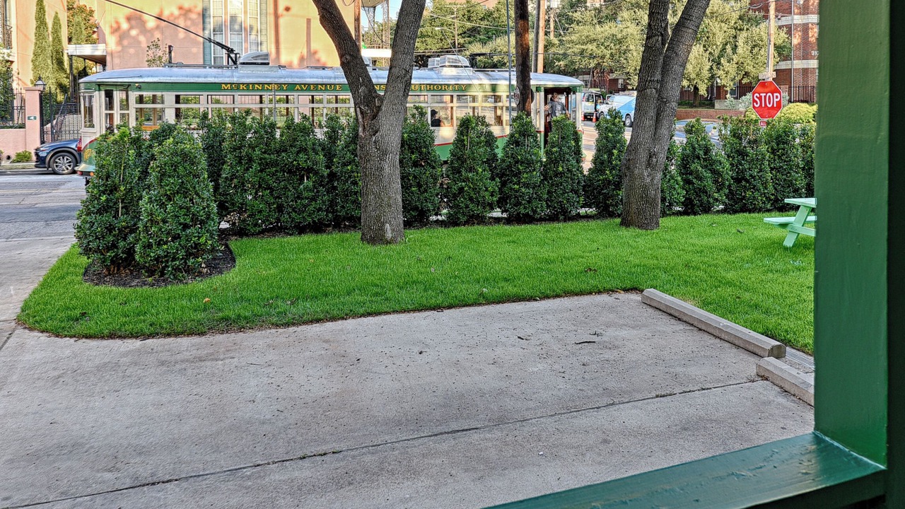 Photo of Outdoor in Uptown