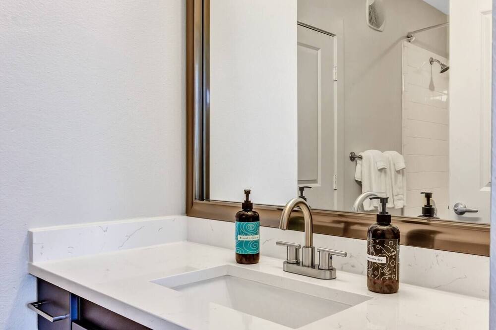 Photo of Bathroom in Deep Ellum