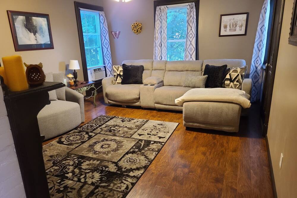 Photo of Bedroom in Perry