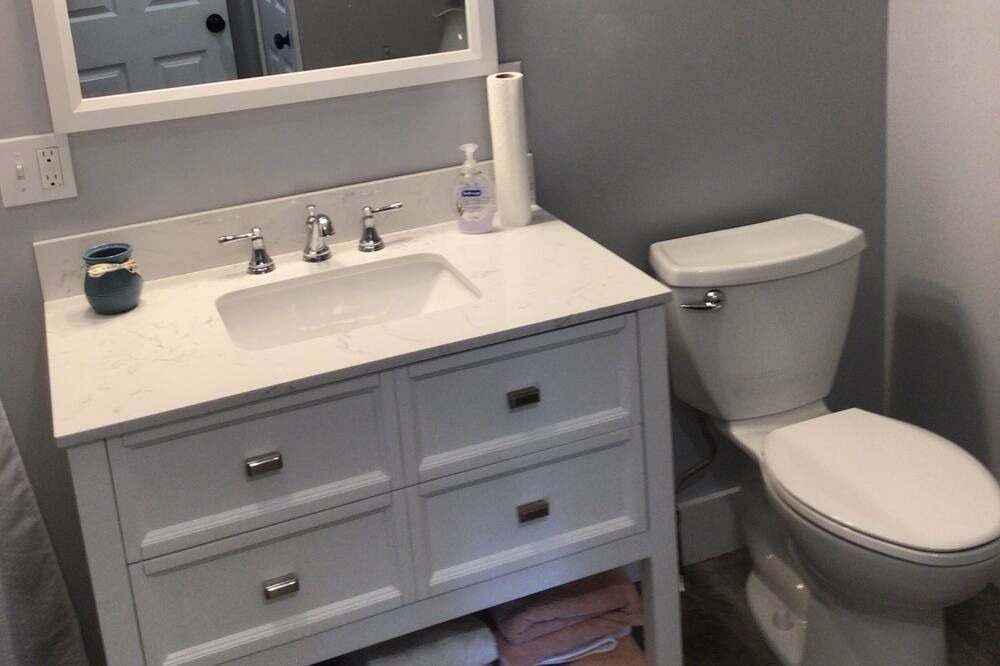 Photo of Bathroom in Damariscotta