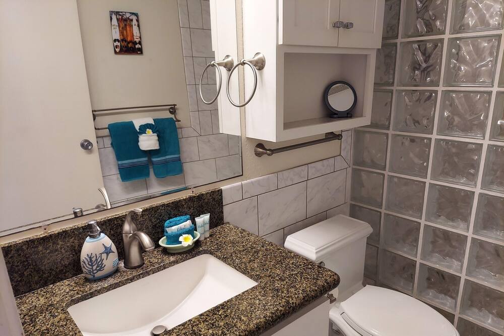 Photo of Bathroom in Maalaea