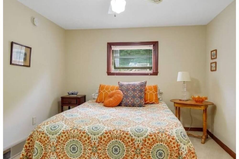 Photo of Bedroom in Litchfield