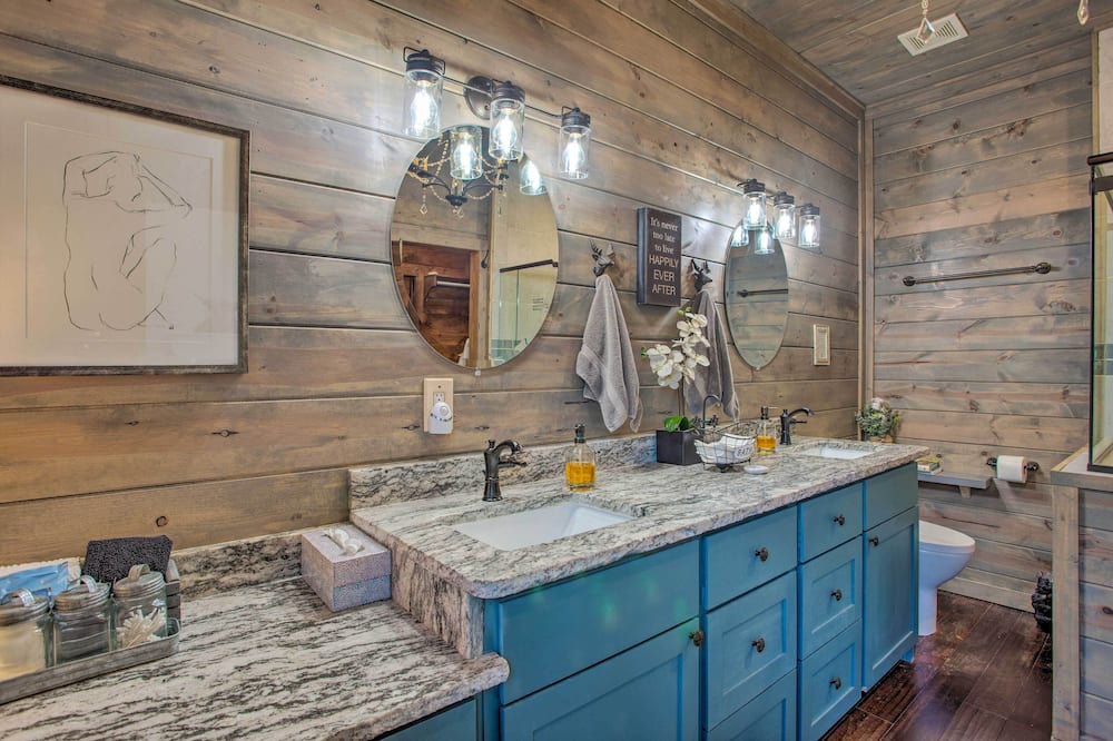Photo of Bathroom in Durant