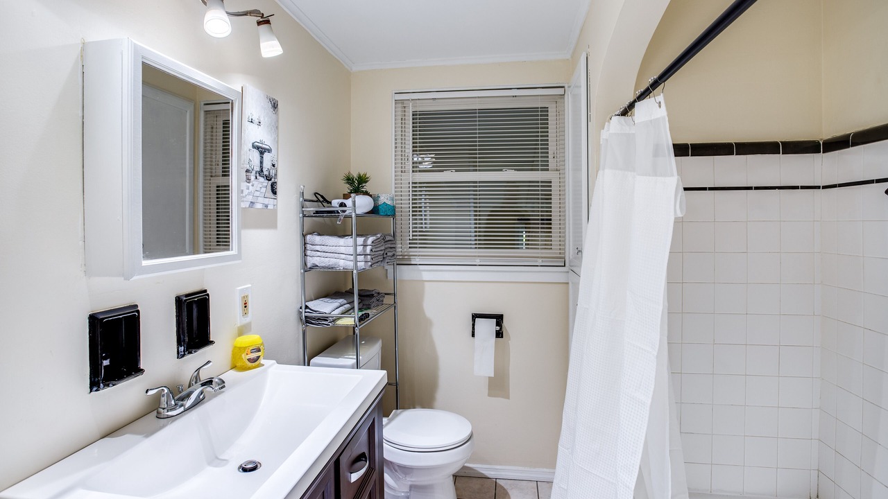 Photo of Bathroom in Gates-North Gates