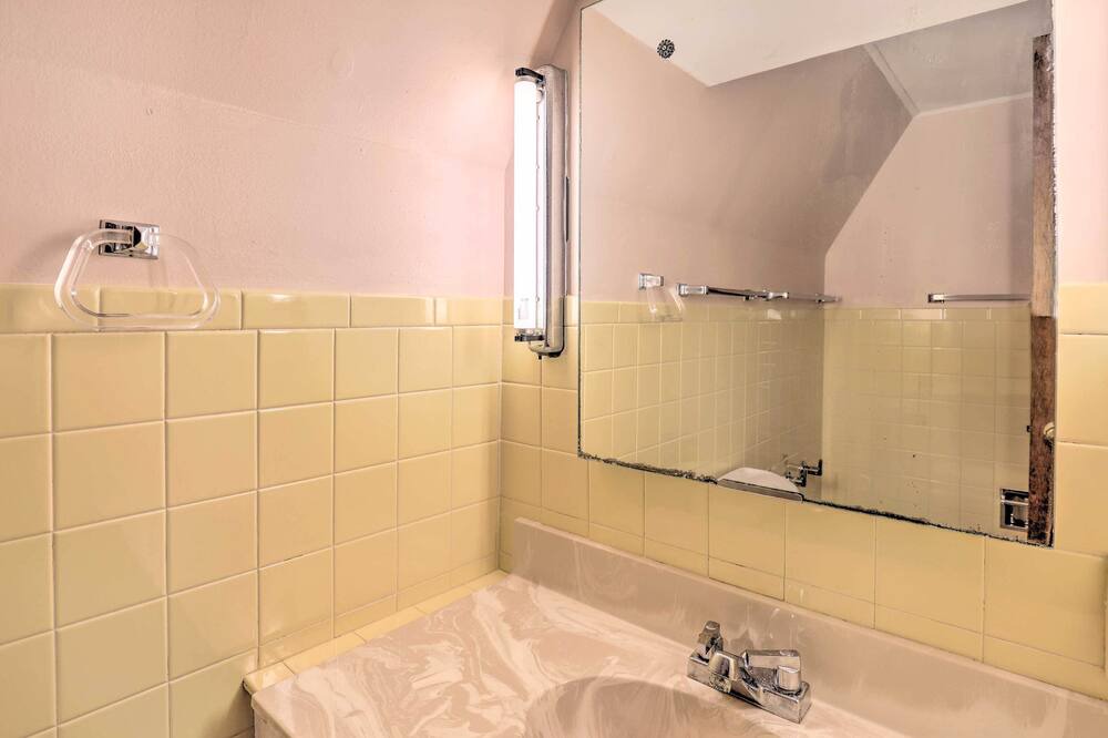 Photo of Bathroom in Scottsburg