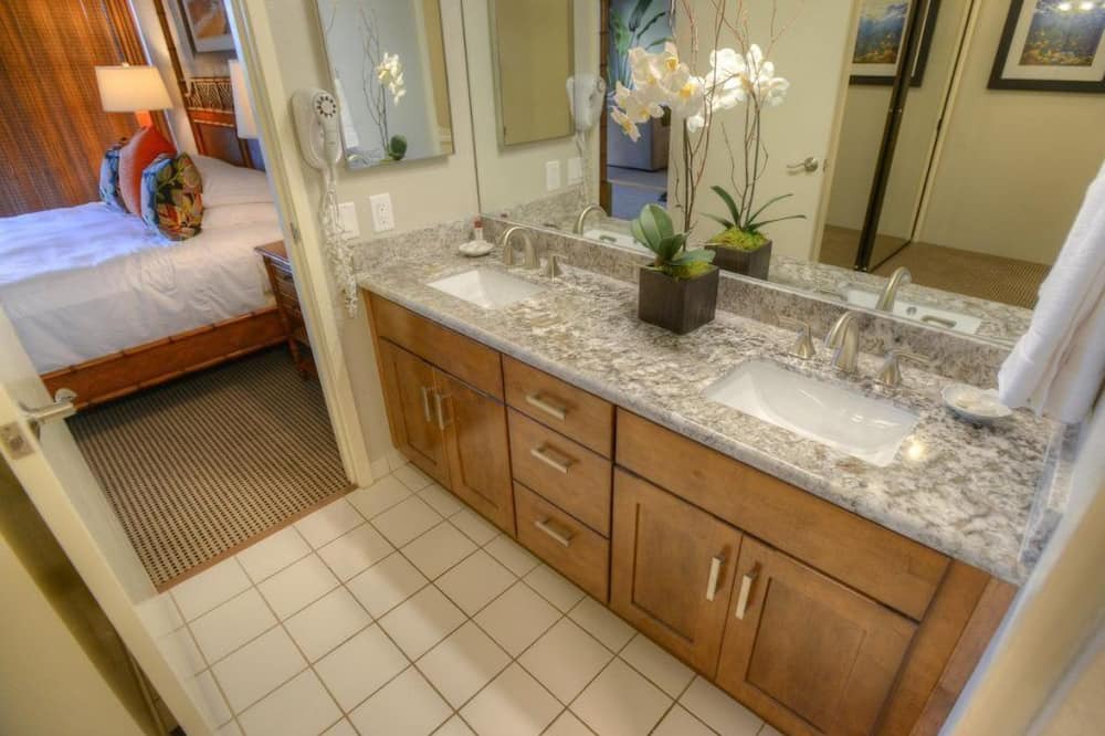 Photo of Bathroom in Kahana