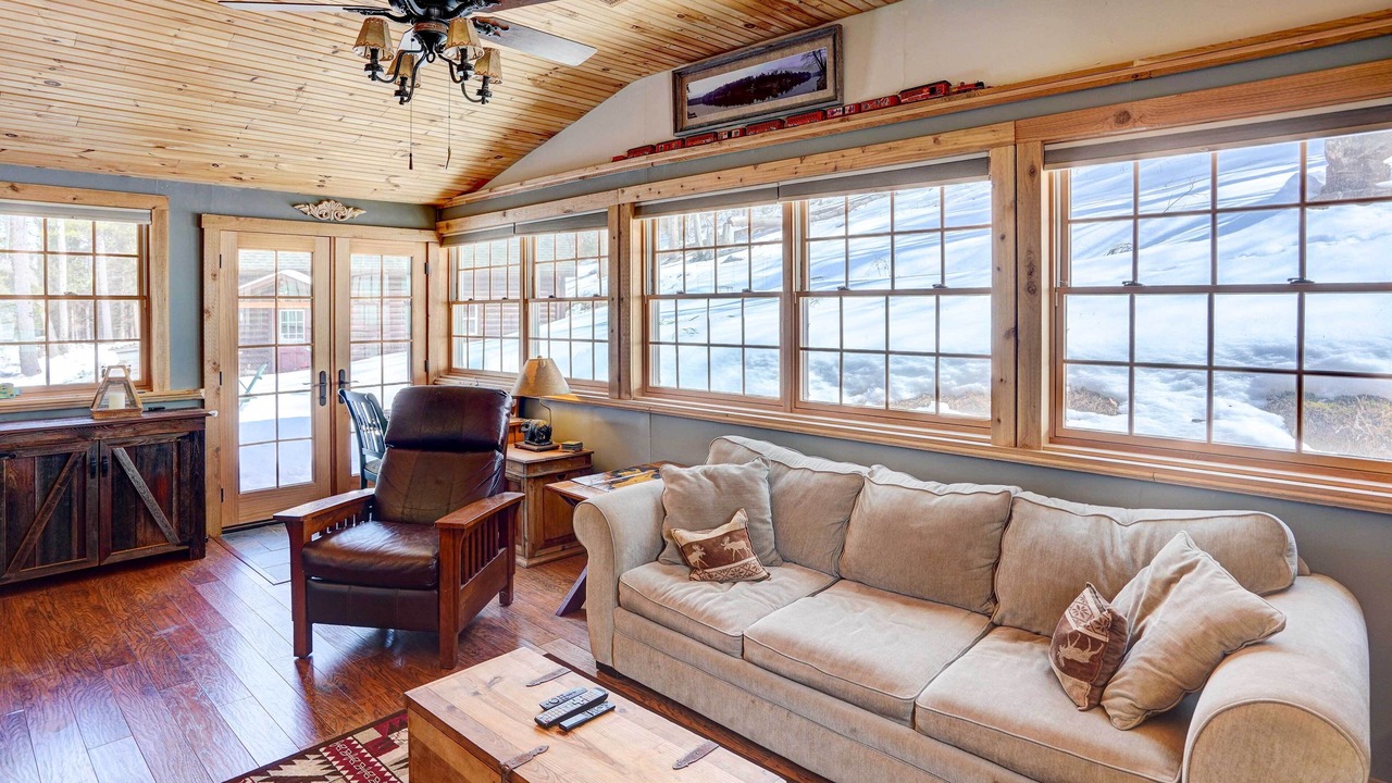 Photo of Livingroom in Lake Luzerne-Hadley